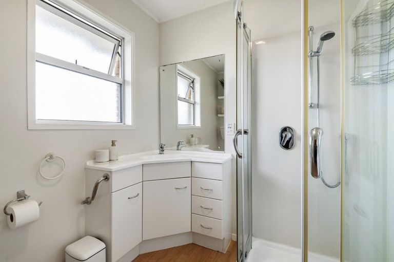 Photo of property in 5/9 Manuka Road, Bayview, Auckland, 0629