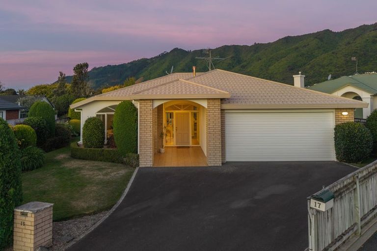Photo of property in 15a Runanga Grove, Waikanae, 5036