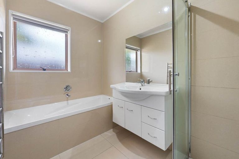 Photo of property in 1/15 Bramley Drive, Farm Cove, Auckland, 2012