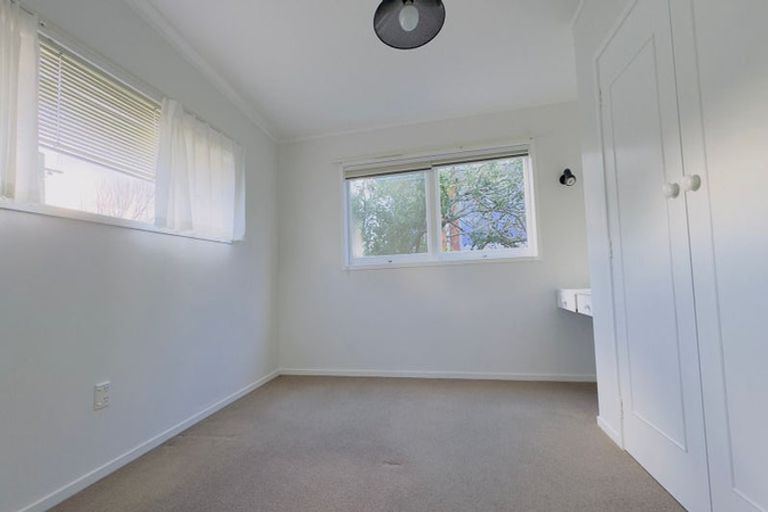 Photo of property in 247 Forrest Hill Road, Forrest Hill, Auckland, 0620