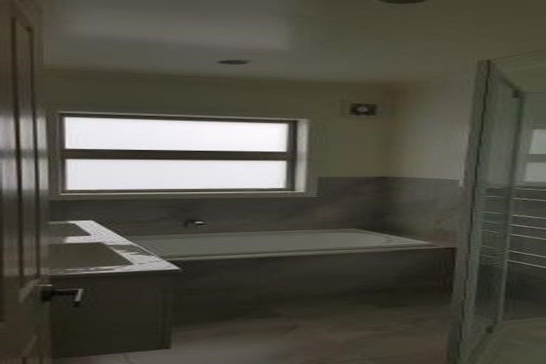 Photo of property in 6 Mansion Court, West Harbour, Auckland, 0618