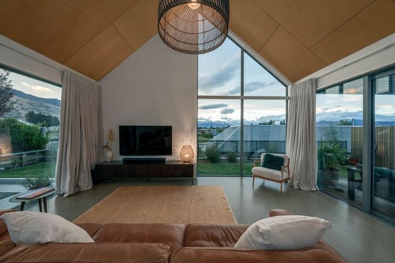 Photo of property in 7 Campbell Road, Wanaka, 9305