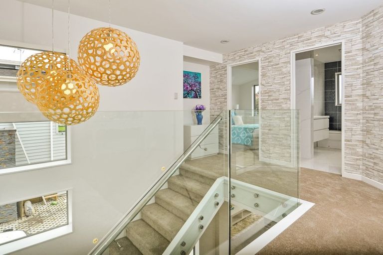 Photo of property in 106 Fairview Avenue, Fairview Heights, Auckland, 0632