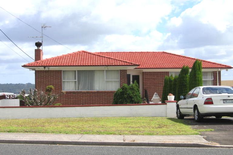 Photo of property in 1/50 Sunset Road, Unsworth Heights, Auckland, 0632