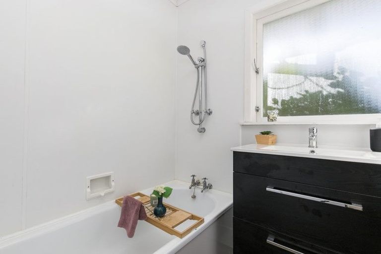 Photo of property in 20 Halberg Street, Papakura, 2110