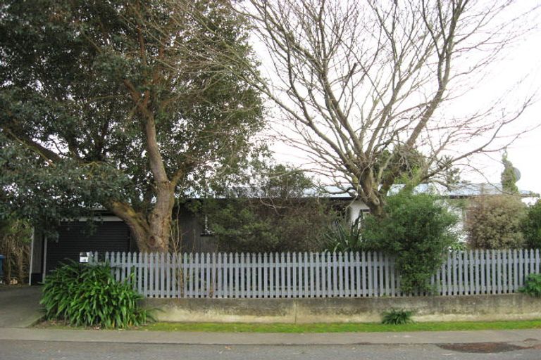 Photo of property in 13 Fairfield Road, Levin, 5510