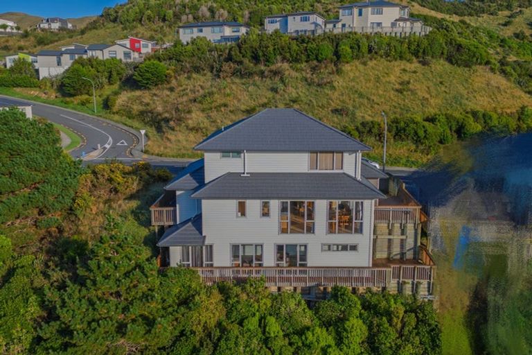Photo of property in 32 Melksham Drive, Churton Park, Wellington, 6037
