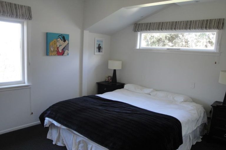 Photo of property in 25 Rua Street, Lyall Bay, Wellington, 6022