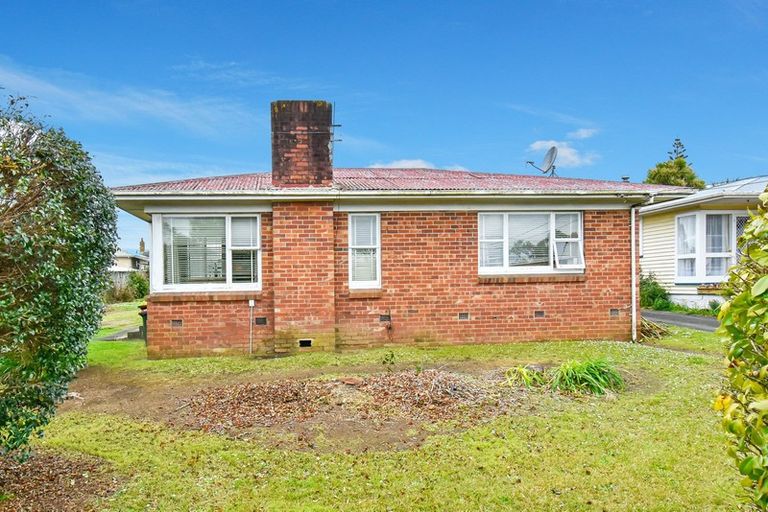 Photo of property in 10 Churchill Avenue, Manurewa, Auckland, 2102