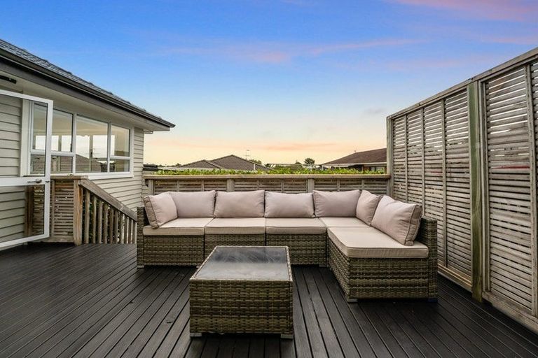 Photo of property in 1/28 Bleakhouse Road, Howick, Auckland, 2014