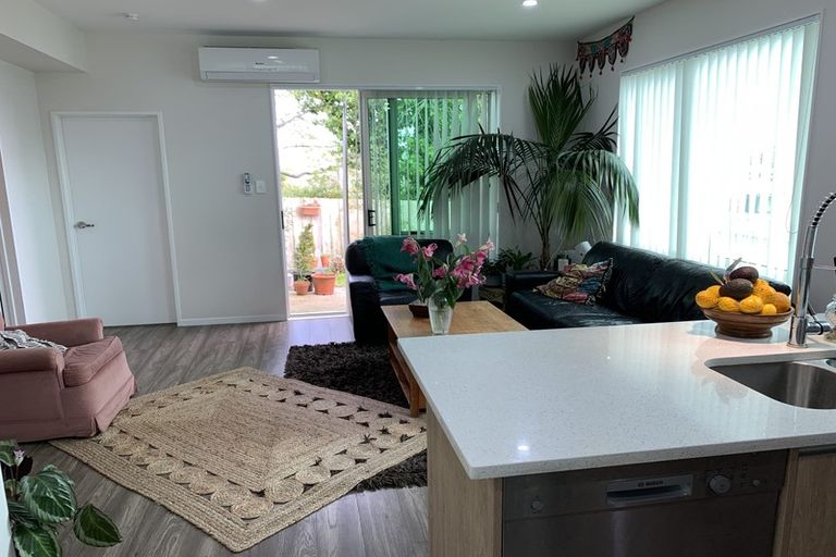 Photo of property in 4a Sherwood Avenue, Te Atatu South, Auckland, 0610