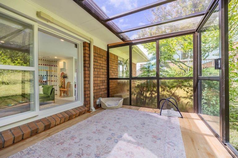 Photo of property in 2/5 Keldale Place, Forrest Hill, Auckland, 0620