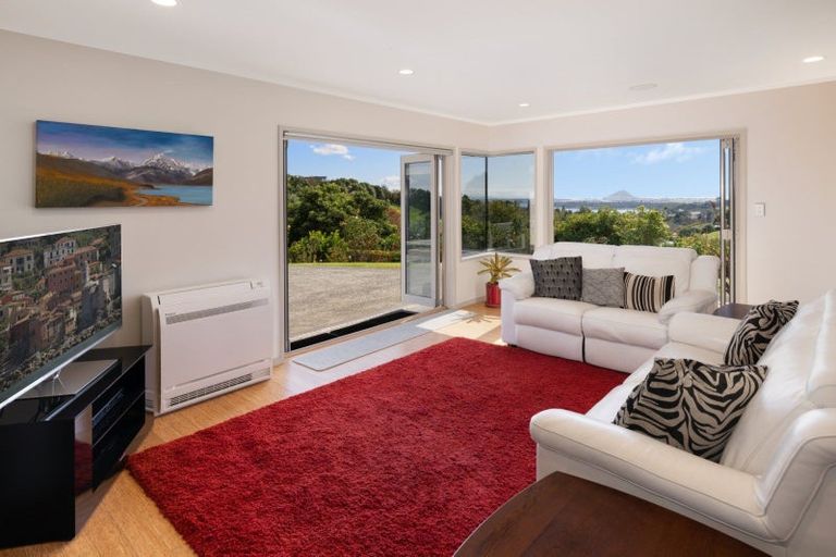 Photo of property in 16r Gunbar Drive, Welcome Bay, Tauranga, 3175