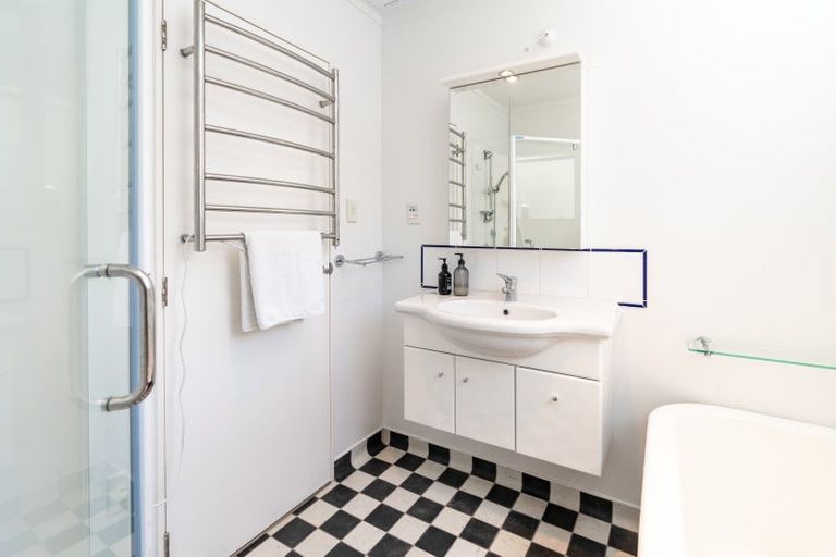 Photo of property in 5f Duke Street, Mount Victoria, Wellington, 6011