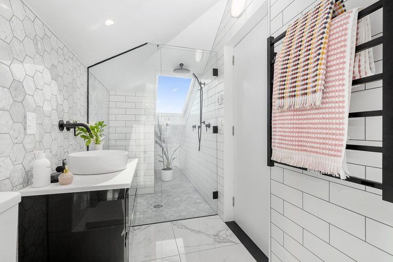 Photo of property in 16 Burnham Street, Seatoun, Wellington, 6022