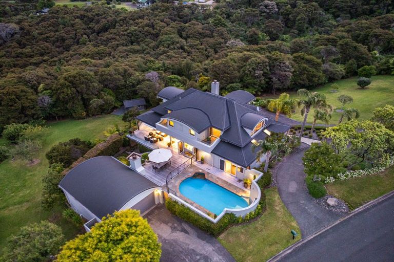 Photo of property in 2 Puriri Place, Sandspit, Warkworth, 0982