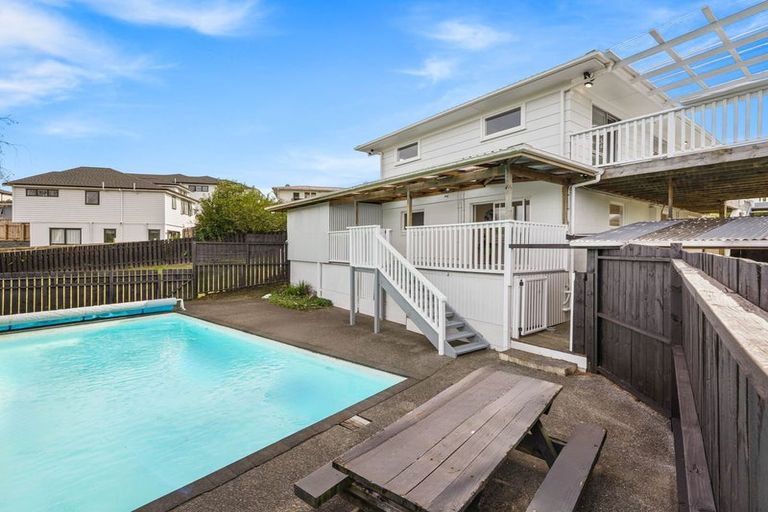 Photo of property in 34 Cyclarama Crescent, Massey, Auckland, 0614