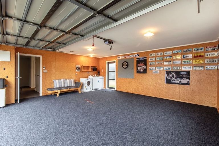 Photo of property in 23 Chestnut Close, Kelvin Grove, Palmerston North, 4414