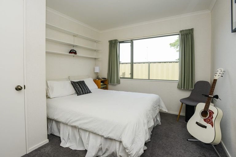 Photo of property in 12 Flemington Place, Taradale, Napier, 4112