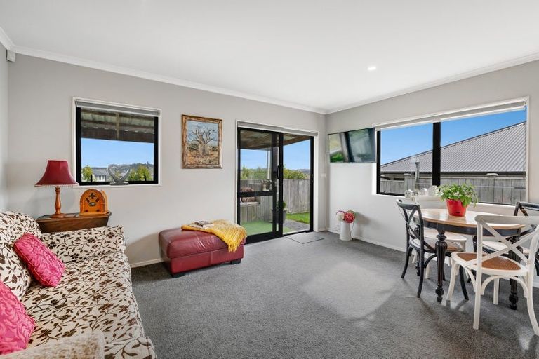 Photo of property in 14 Kingfisher Road, Silverdale, 0932