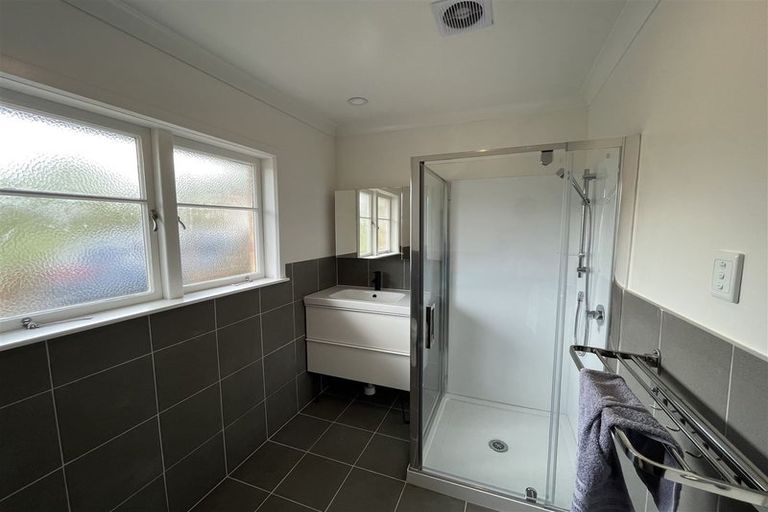 Photo of property in 2a/2 Matipo Road, Te Atatu Peninsula, Auckland, 0610
