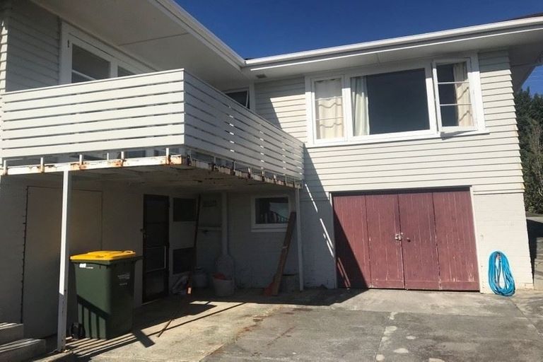 Photo of property in 76 Pupuke Road, Hillcrest, Auckland, 0627