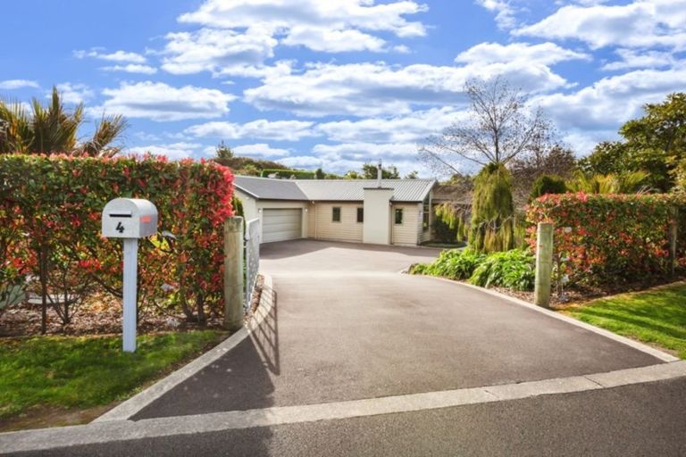 Photo of property in 4 Lamont Place, Waikanae, 5036