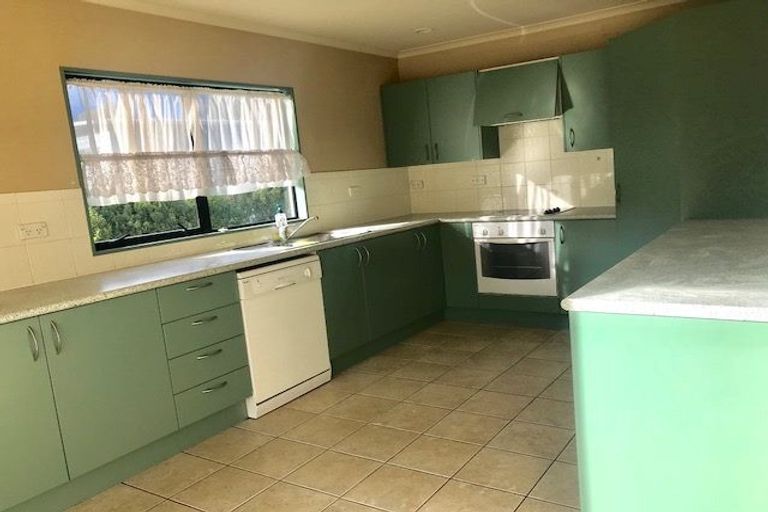 Photo of property in 39 Makora Road, Massey, Auckland, 0614