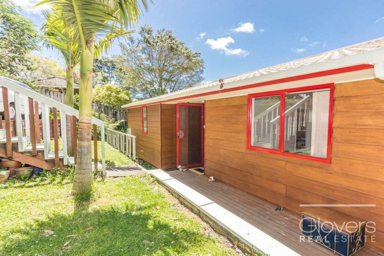 Photo of property in 205 Glengarry Road, Glen Eden, Auckland, 0602