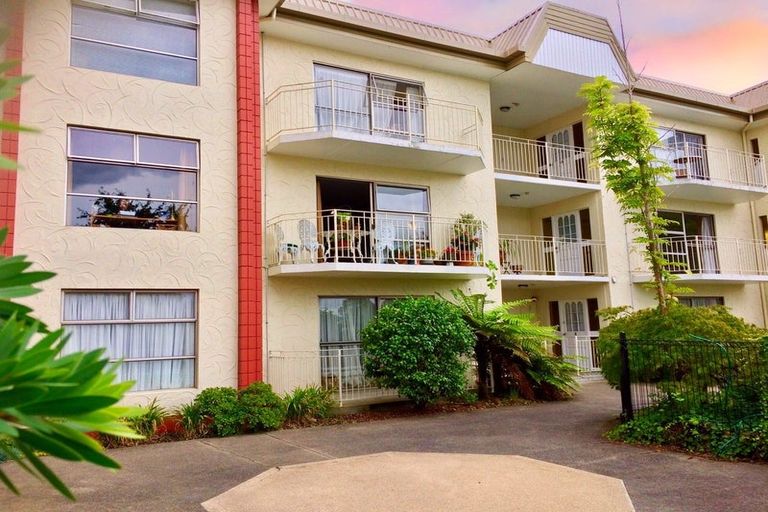 Photo of property in 14/10h Hunter Street, Hamilton Lake, Hamilton, 3204