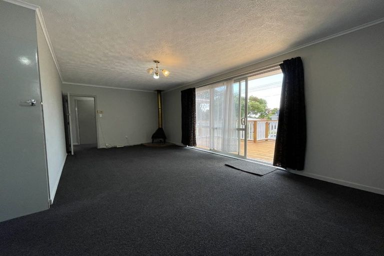 Photo of property in 10 Hinau Street, New Lynn, Auckland, 0600
