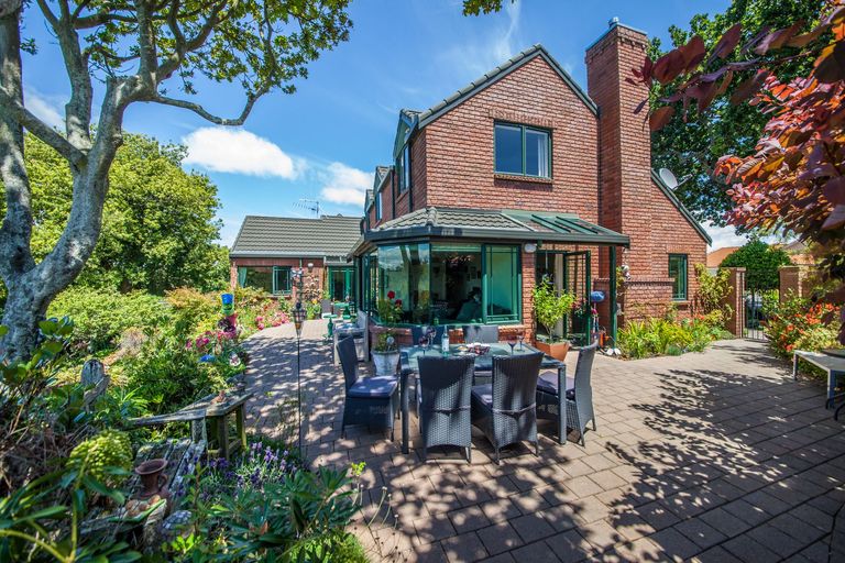 Photo of property in 7 The Oaks, Awapuni, Palmerston North, 4412