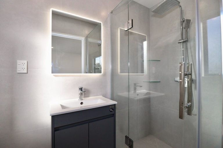 Photo of property in 3b Wilbur Place, Pakuranga Heights, Auckland, 2010