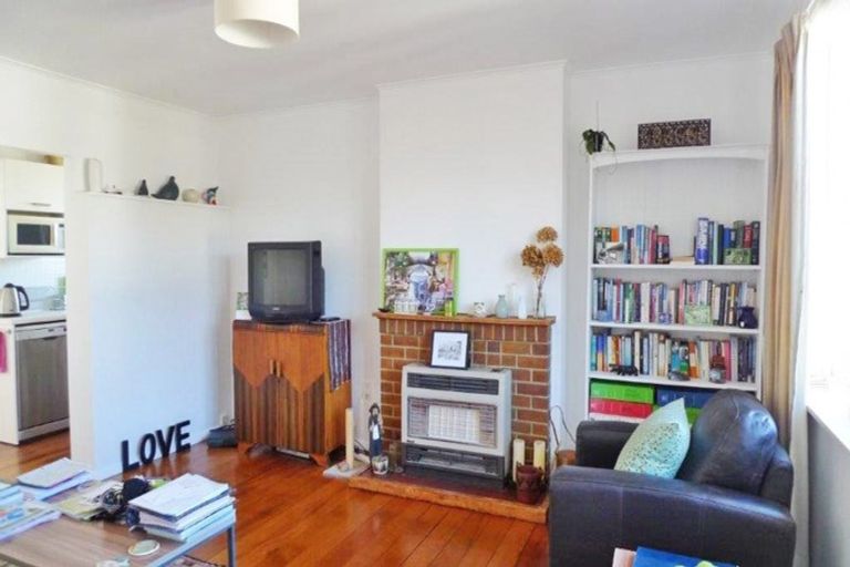 Photo of property in 20 Craigbank Avenue, New Lynn, Auckland, 0600