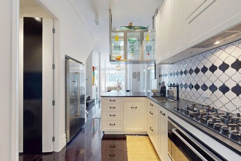 Photo of property in 322 Oriental Parade, Oriental Bay, Wellington, 6011