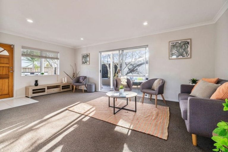 Photo of property in 3 Helga Crescent, Te Atatu Peninsula, Auckland, 0610