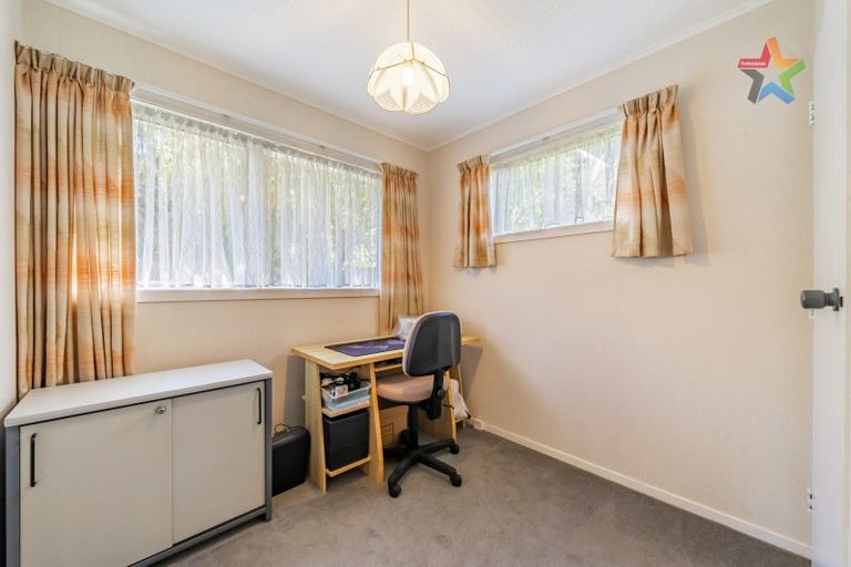 Photo of property in 5 Ruth Grove, Karori, Wellington, 6012