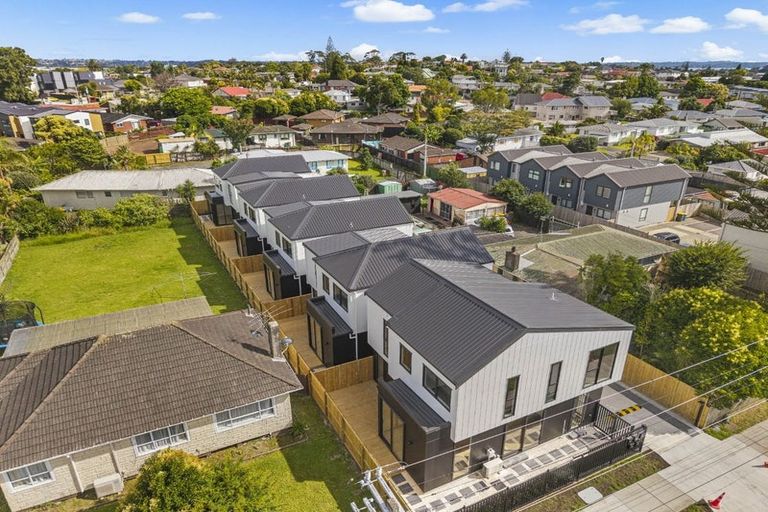 Photo of property in 4 Roberts Road, Matakatia, Whangaparaoa, 0930