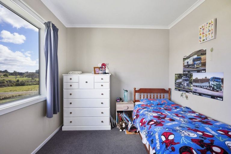 Photo of property in 20 Monteith Street, Halcombe, 4779