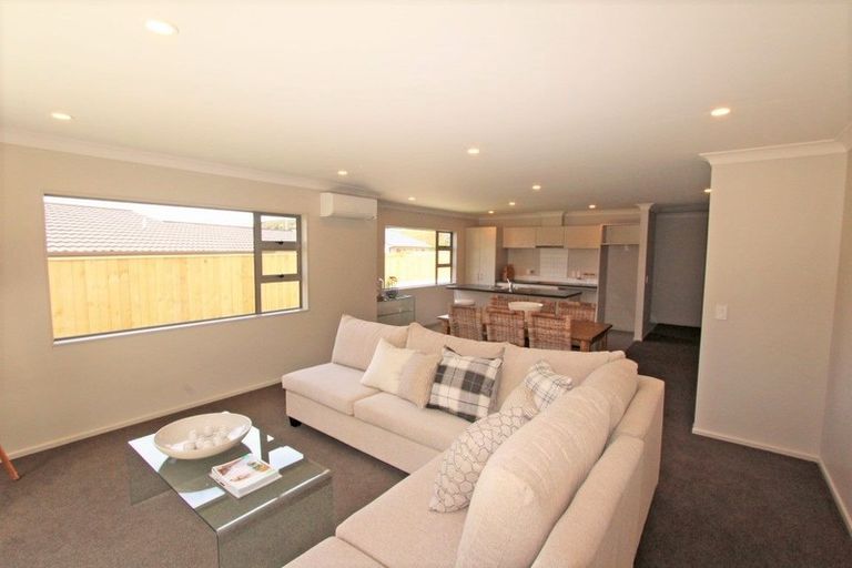 Photo of property in 16 Spritsail Place, Whitby, Porirua, 5024