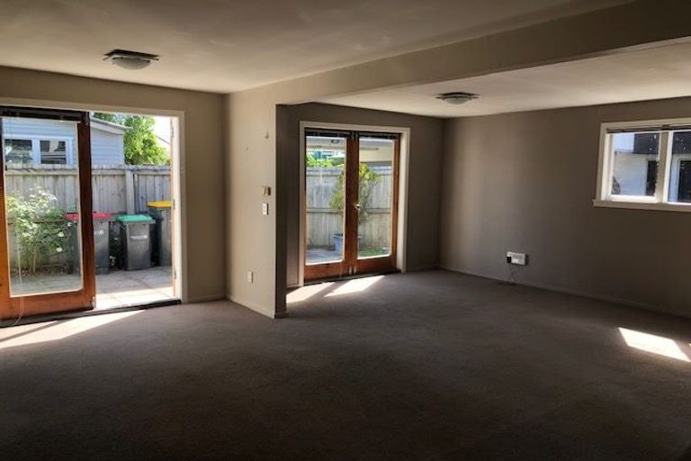 Photo of property in 4/6 Defoe Place, Waltham, Christchurch, 8023