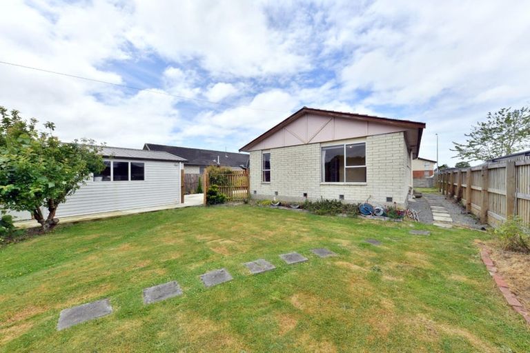 Photo of property in 31 Denniston Crescent, Redwood, Christchurch, 8051