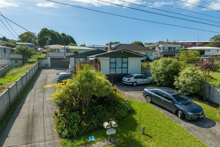 Photo of property in 9 Sunnyfield Crescent, Glenfield, Auckland, 0629
