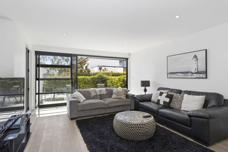 Photo of property in 138c Holly Road, St Albans, Christchurch, 8014