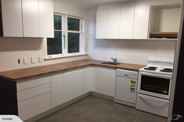 Photo of property in 1/62 Simla Crescent, Khandallah, Wellington, 6035