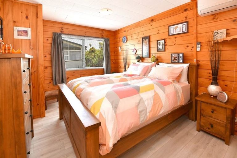 Photo of property in 5 Kaipara Crescent, Helensville, 0800