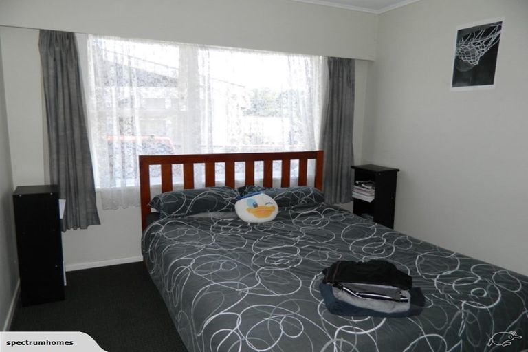 Photo of property in 3 Merritt Way, Newlands, Wellington, 6037