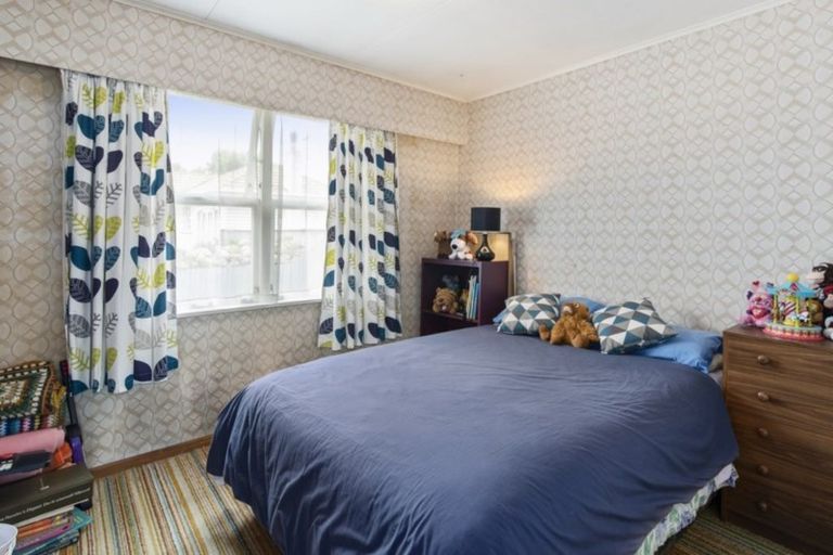 Photo of property in 137 Bartholomew Road, Levin, 5510