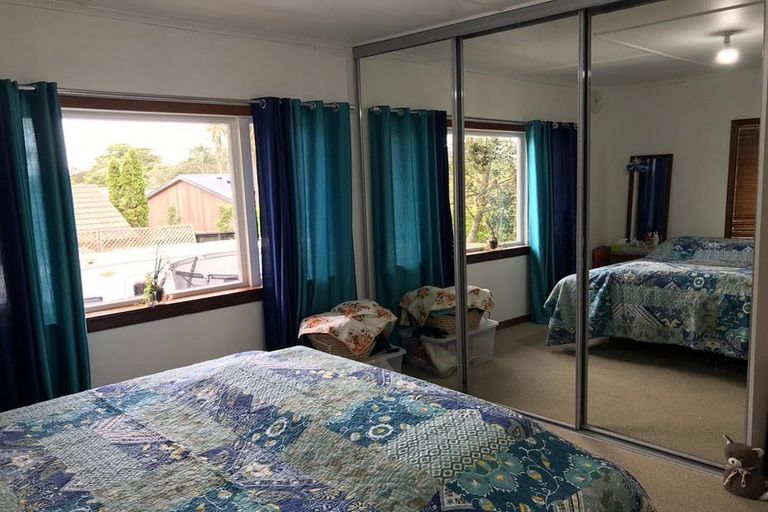 Photo of property in 1/8 Golf Road, New Lynn, Auckland, 0600