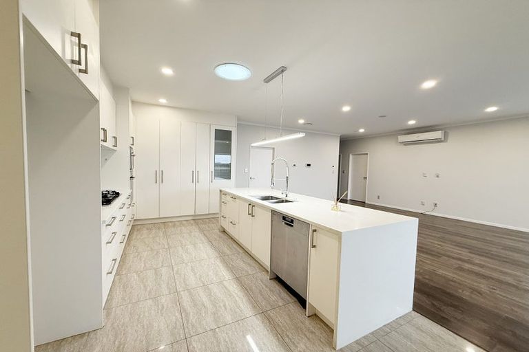 Photo of property in 33 Castlebane Drive, Flat Bush, Auckland, 2019
